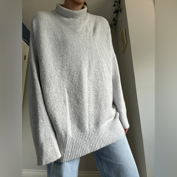 Abercrombie & Fitch Grey Oversized Turtleneck Sweater - Picture 3 of 5